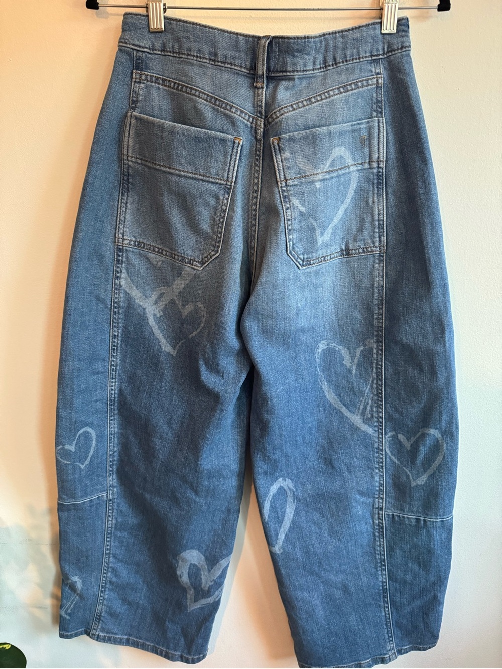 Pilcro Anthropologie Heart Print Barrel Leg Jeans Size 25 - Picture 3 of 10